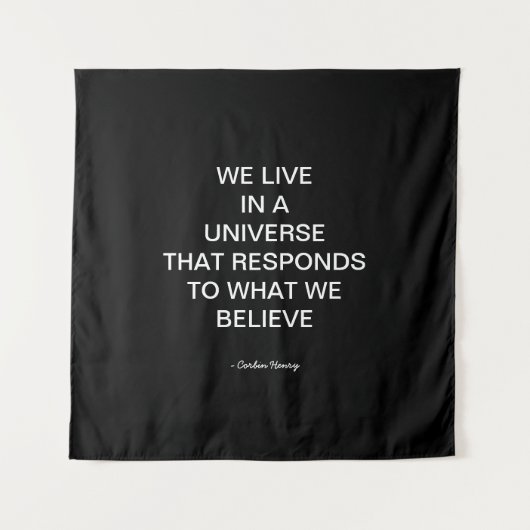 WE LIVE IN A UNIVERSE WANDTEPPICH (Vorderseite)