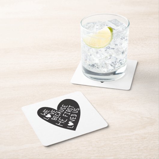 We love because he first loved us rechteckiger pappuntersetzer (Vor Ort)