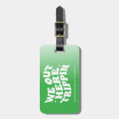 We Out Here Trippin Family Vacation Trip Green Gepäckanhänger (Vorderseite vertikal)