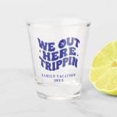 We Out Here Trippin Funny Trip Family Vacation Schnapsglas (Vorderseite)