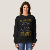 We Own Dogs Cats Own Us Cat Lover Sayings Kitten Q Sweatshirt (Vorne ganz)