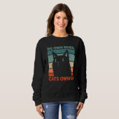 We Own Dogs Cats Own Us Cat Lover Sayings Kitten Q Sweatshirt (Vorne ganz)