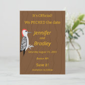 We Pecked the Date Funny Woodpecker Einladung (Stehend Vorderseite)