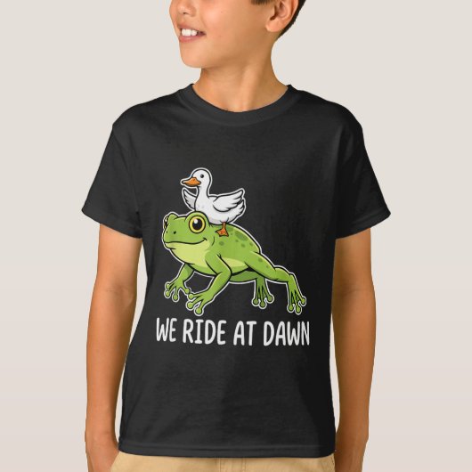 We Ride At Dawn Funny Duck Riding Frog Chaotic Ani T-Shirt (Vorderseite)