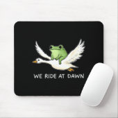 We Ride At Dawn Funny Frog Riding Goose Chaotic An Mousepad (Mit Mouse)