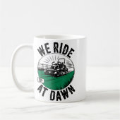 We Ride At Dawn Lawn Mower Zero-turn Funny Dad Mow Kaffeetasse (Links)
