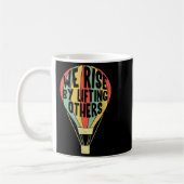 We Rise By Lifting Others Funny Air Balloon Motiva Kaffeetasse (Links)
