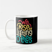 We Rise By Lifting Others - Motivational Insration Kaffeetasse (Links)