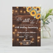 We Still Do 65th Wedding Anniversary String Lights Einladung (Stehend Vorderseite)