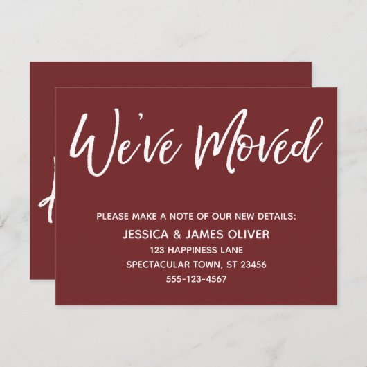 "We ve Moved" Moderne Handwriting Burgundy Card Einladung (Vorne/Hinten)