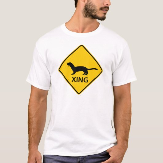 Weasel-/Frettchen-Überfahrt-Landstraßen-Zeichen T-Shirt (Vorderseite)