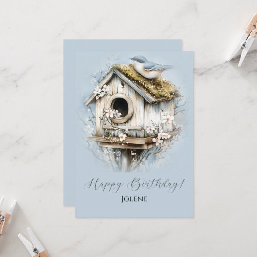 Weathered Birdhouse and Bird Happy Birthday | (Vorderseite/Rückseite Beispiel)