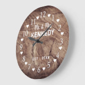 Weathered Wood Mr. and Mrs. Country Wedding Große Wanduhr (Winkel)