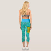 Weave Mandala Blue und Yellow Capri Leggings (Rückseite)