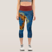 Weave Mandala Blue Yellow und Red Capri Leggings (Vorderseite)