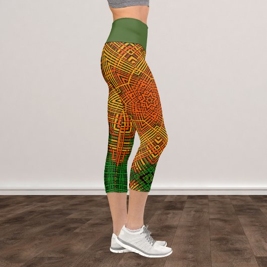Weave Mandala Gelb Orange und Grün Capri Leggings
