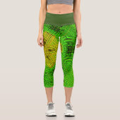Weave Mandala Gelb und Grün Capri Leggings (Vorderseite)
