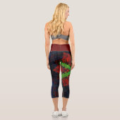 Weave Mandala Red Green und Blue Capri Leggings (Rückseite)