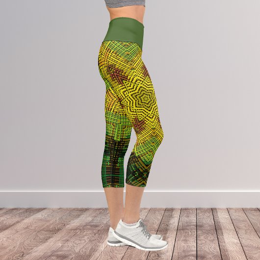 Weave Mandala Yellow Green und Orange Capri Leggings