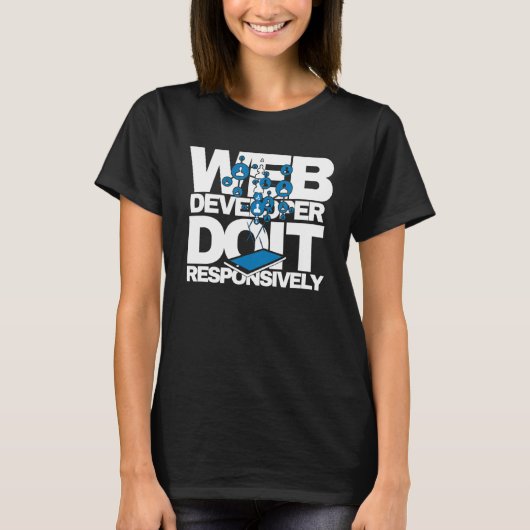 Web-Entwickler machen das Website-Programm mit ein T-Shirt (Vorderseite)