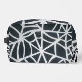Web of Style: White and Black Spiderweb Print Bag Waschbeutel (Vorderseite)