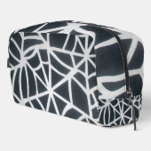 Web of Style: White and Black Spiderweb Print Bag Waschbeutel (Rechte Ecke)