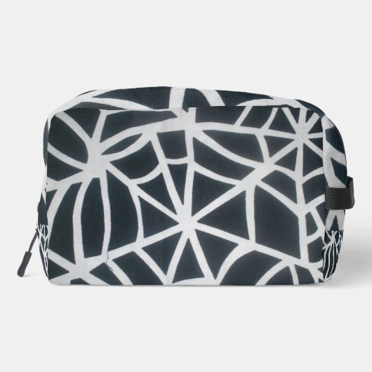 Web of Style: White and Black Spiderweb Print Bag Waschbeutel (Rückseite)