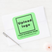 Website für Unternehmen mit hellgrünem Aufkleber (Umschlag)