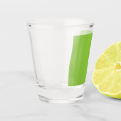 Website mit grünem Hintergrund und weißer Grenze Schnapsglas (Links)