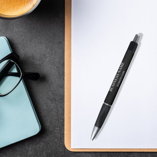 Website mit Schwarz-weißen Geschäftsnamen Kugelschreiber