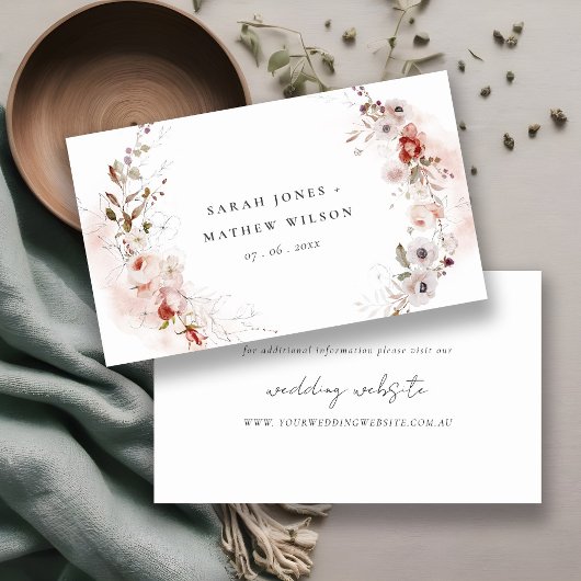 Website von Dusky Fall Marsala Blush Floral Weddin Begleitkarte