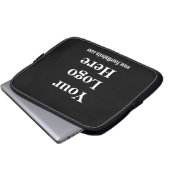 Website zu Schwarz-Weiß-Firmenlogo Laptopschutzhülle (Vorne Knopf)