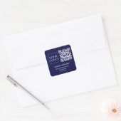 Website zum dunklen Navy Blue QR Code Business-Log Quadratischer Aufkleber (Umschlag)