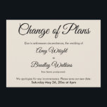 Wechsel der Pläne für verspätete Hochzeitskarte Einladung<br><div class="desc">Hier ist eine einfache Karte, um Ihre Gäste zu benachrichtigen, wenn es notwendig wird, um Ihre Hochzeit zu ändern. Verwenden Sie die Vorlagenfelder, um Ihre persönlichen Daten hinzuzufügen und dieses elegante, minimalistische Design zu Ihrem eigenen zu machen. Der cremefarbene Hintergrund kann in eine beliebige Farbe geändert werden. Alle Schriftart und...</div>