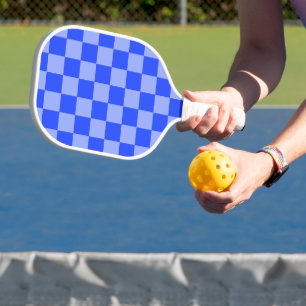 Wechselnde Blau und Hellviolett Schachbrettmuster Pickleball Schläger
