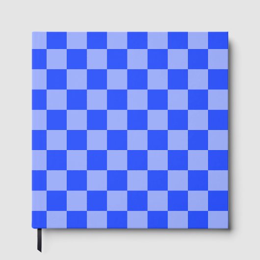 Wechselnde blaue und hellviolette Schachbrettmuste Gästebuch (Vorderseite)