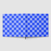 Wechselnde blaue und hellviolette Schachbrettmuste Gästebuch (Voll)