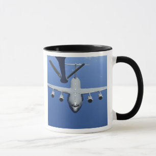 Wechselstrom - 17 Globemaster III nähert sich dem Tasse