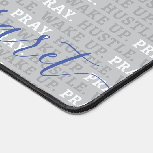 Weck auf. Bete! Hustle. grau Personalisiert Schreibtischunterlage (Ecke)