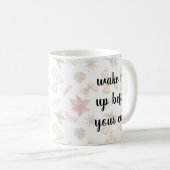 Weck mich auf, bevor dein Coca lustiger Becher – S Kaffeetasse (VorderseiteRechts)
