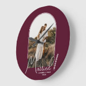 Wedding Arch Foto Burgundy Große Wanduhr (Winkel)