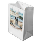 Wedding Beach Couple Mittlere Geschenktüte (Rückseite Schrägansicht)