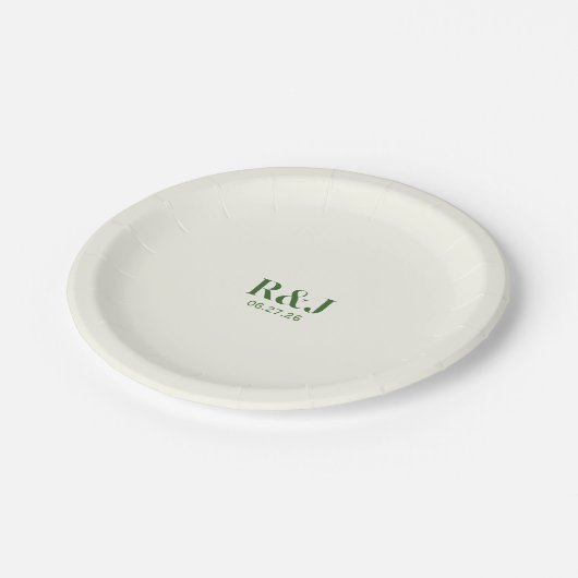 Wedding Couple Green Monogram Pappteller (Schrägansicht)
