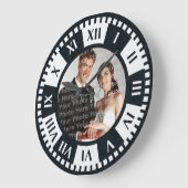 Wedding Couple's Photo Antique Style Clock Große Wanduhr (Winkel)