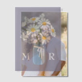 Wedding Daisies Mason Jar Monogram Initials Lila Pergament Einladungen (Versatz (Ehepaar))