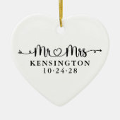 Wedding Heart Arrows Mr. Mrs. Newlywed Foto Keramik Ornament (Vorne)