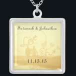 Wedding Heart Beach Anniversary Necklace Versilberte Kette<br><div class="desc">Keepake Necklaces Wählen Sie entweder Silver Plated Gold Finish oder Sterling Silver Unique Personalisiert Custom !st Christmas Gift Wedding Party Necklaces - um die Hintergrundfarbe zu ändern - klicken Sie auf Anpassen - wählen Sie das letzte Tool aus dem Drop-Down-Menü und wählen Sie aus einer der angezeigten Farben oder geben...</div>