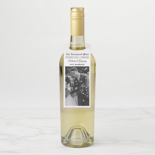 Wedding Newspaper Fun Schwarz-weißes Foto Vielen D Flaschenanhänger (Auf Flasche)