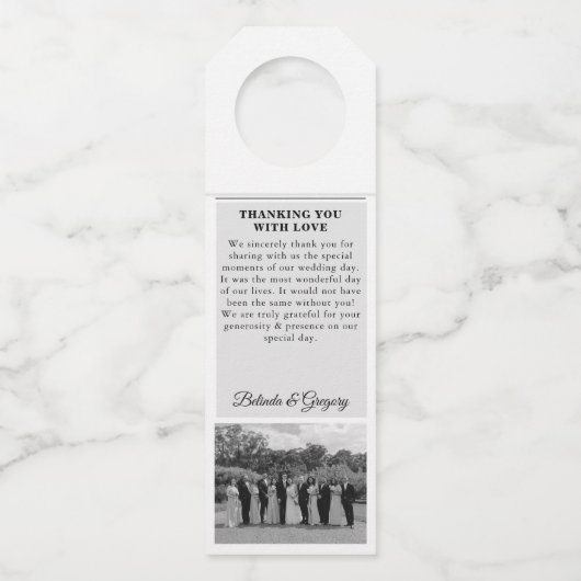 Wedding Newspaper Fun Schwarz-weißes Foto Vielen D Flaschenanhänger (Rückseite)