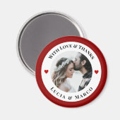 Wedding Photo in White Circle with Red Heart Magnet (Vorderseite/Rückseite)